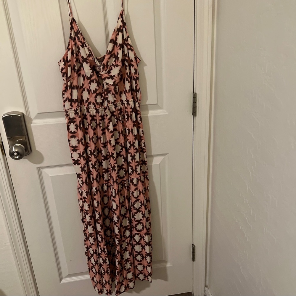 Loft sundress, keyhole in front of dress, size 14, light fabric - Picture 3 of 3